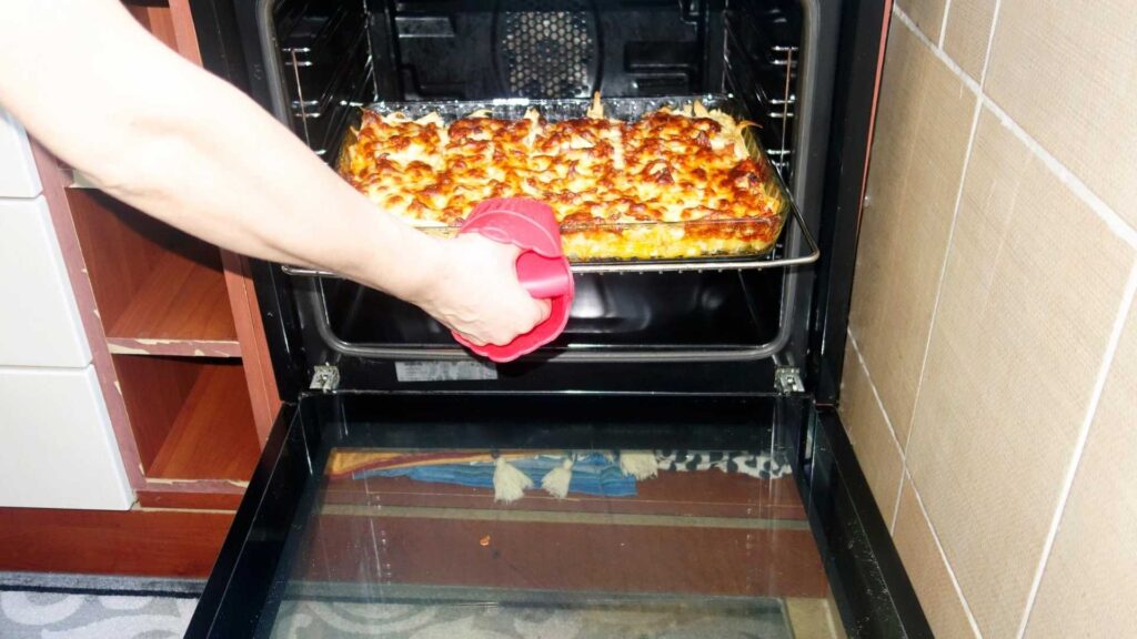 How Long To Reheat Lasagna In Oven 3 Easy Quick Ways DwellHack   How Long To Reheat Lasagna In Oven 1024x576 