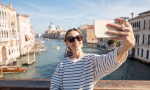 সেলফি তোলার সেরা ৫টি অ্যাপস