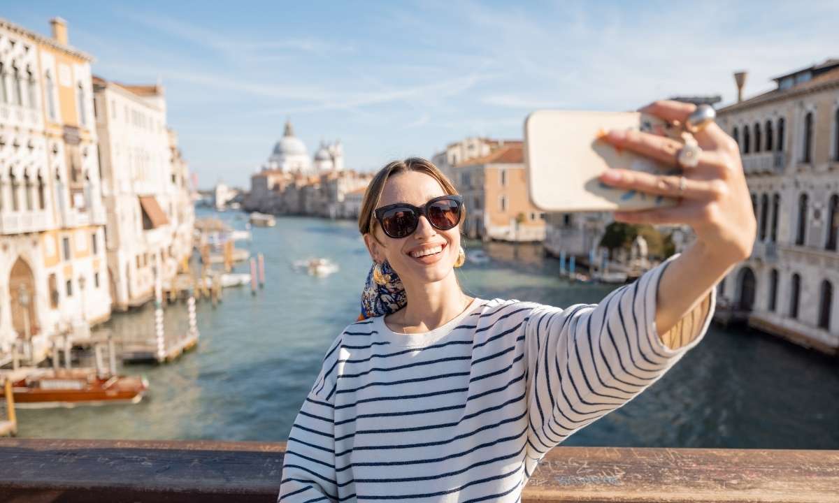 সেলফি তোলার সেরা ৫টি অ্যাপস